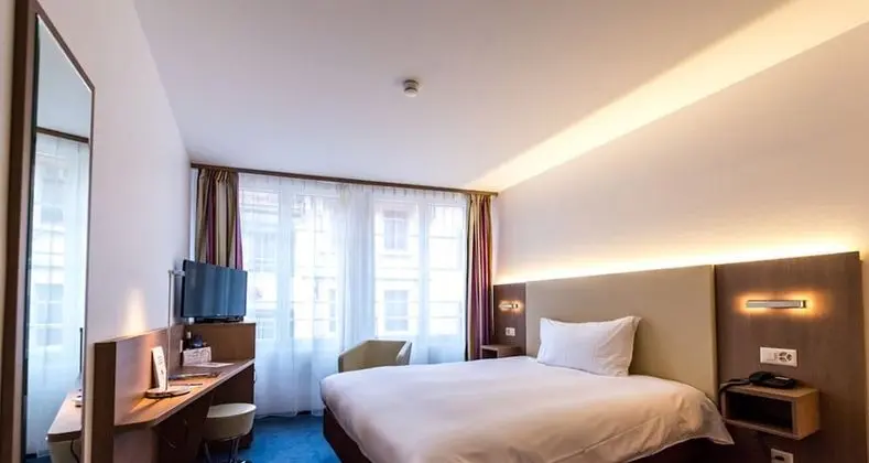 Standard Tek Büyük Yataklı Oda