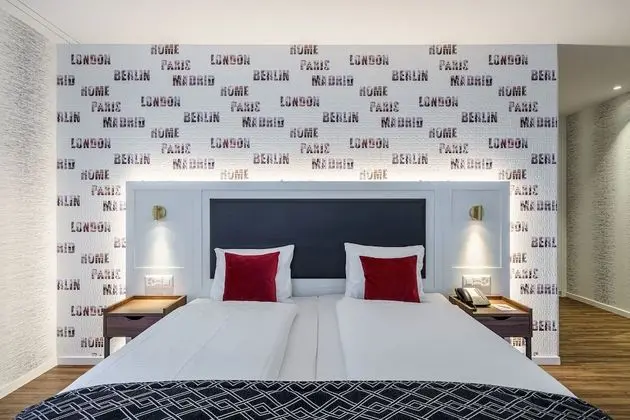 Deluxe corner room West