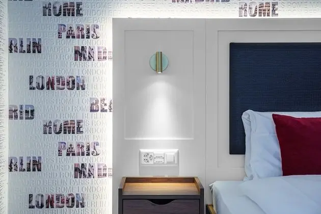 Deluxe corner room West