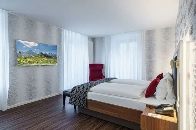 Deluxe corner room West