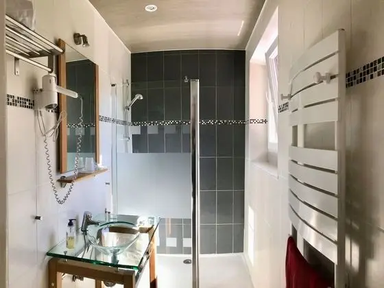 Tek Büyük Yataklı Oda, Özel Banyo, Dağ Manzaralı (02. Chambre Canigou)