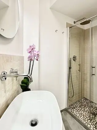 Basic Tek Büyük veya İki Ayrı Yataklı Oda
