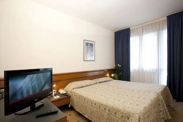 Standard Tek Büyük veya İki Ayrı Yataklı Oda, Bahçeli