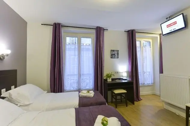 Üç Kişilik Oda