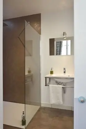 Üç Kişilik Oda, Teras