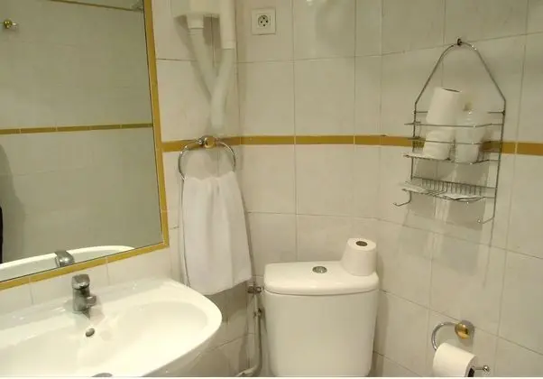Üç Kişilik Oda