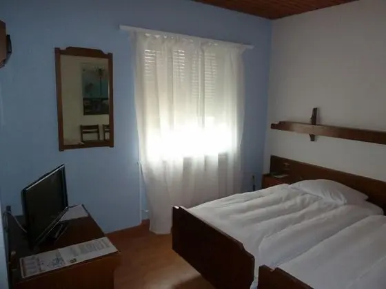 Tek Büyük veya İki Ayrı Yataklı Oda, Dağ Manzaralı