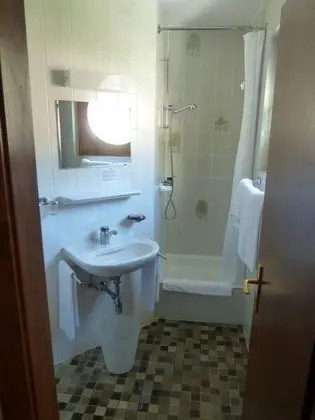 Tek Büyük veya İki Ayrı Yataklı Oda, Dağ Manzaralı