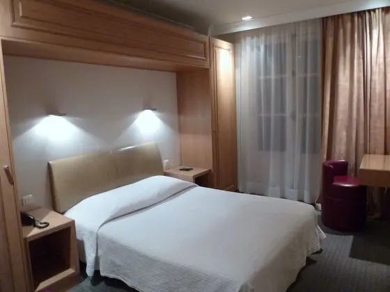 Classic Tek Büyük Yataklı Oda