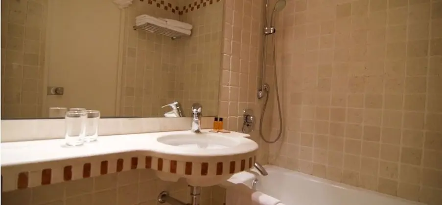 Comfort Tek Büyük Yataklı Oda