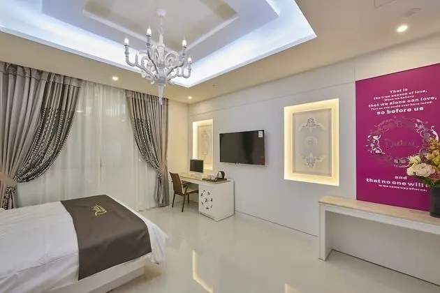 Deluxe Tek Büyük Yataklı Oda