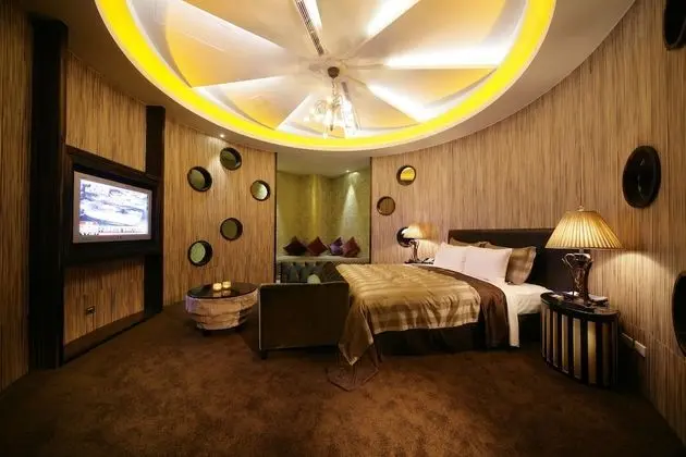 Deluxe Tek Büyük Yataklı Oda, Sıcak Su Havuzu