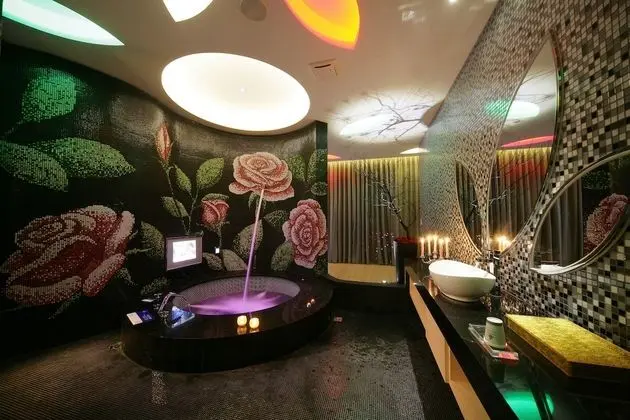 Deluxe Tek Büyük Yataklı Oda, Sıcak Su Havuzu