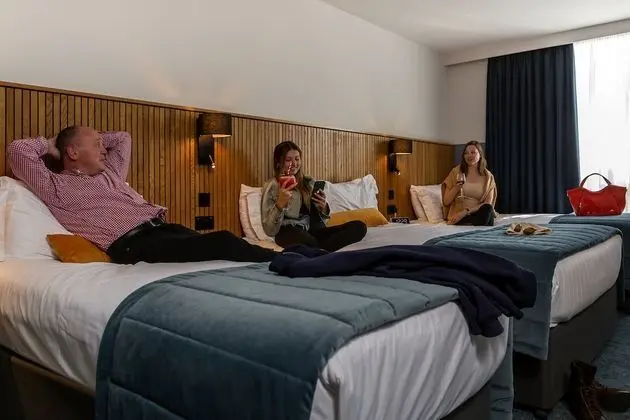 Üç Kişilik Oda