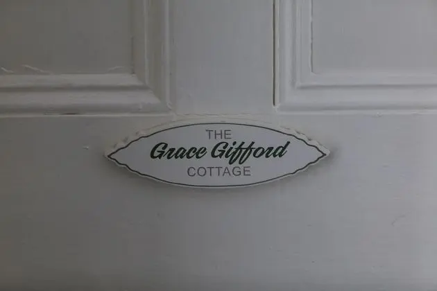 Apart Daire (Grace Gifford)