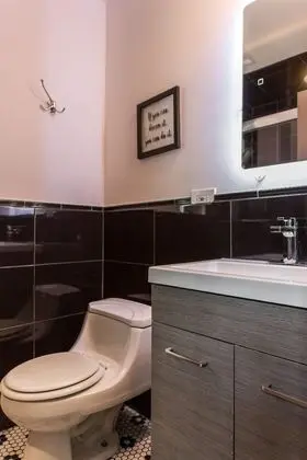 Tek Büyük Yataklı Oda, 1 Büyük (Queen) Boy Yatak (Shared Bathroom)