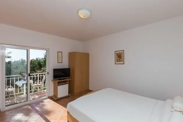 Tek Büyük Yataklı Oda, Balkon, Kısmi Deniz Manzaralı