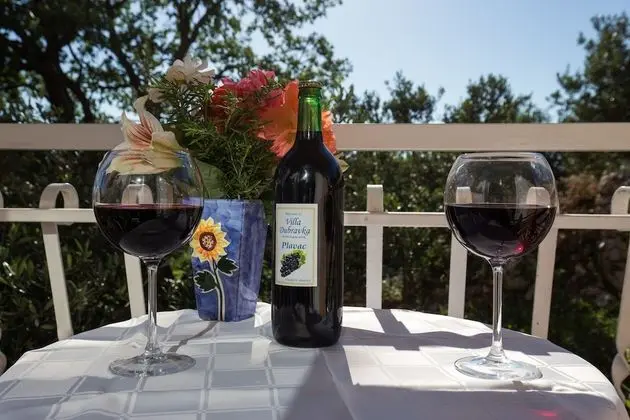 Tek Büyük Yataklı Oda, Balkon, Kısmi Deniz Manzaralı