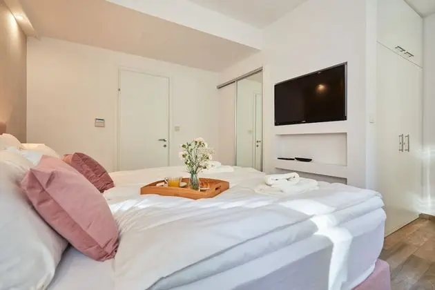 Apart Daire (Luxury Two Bedroom Apartment with Sea)