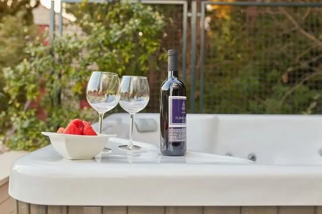 Apart Daire (Luxury Two Bedroom Apartment with Sea)