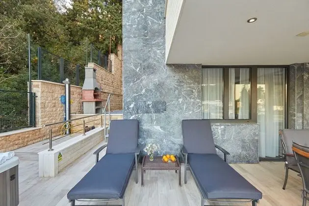 Apart Daire (Luxury Two Bedroom Apartment with Sea)