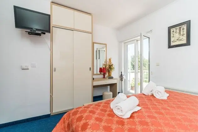 Tek Büyük veya İki Ayrı Yataklı Oda, Balkon