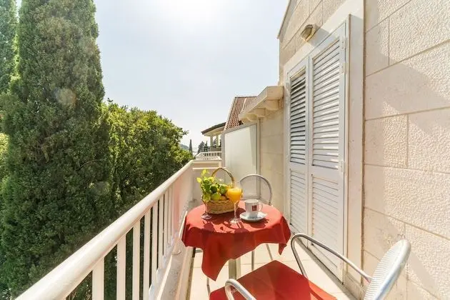 Tek Büyük veya İki Ayrı Yataklı Oda, Balkon