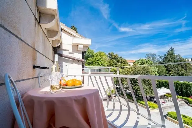 Üç Kişilik Oda, Balkon