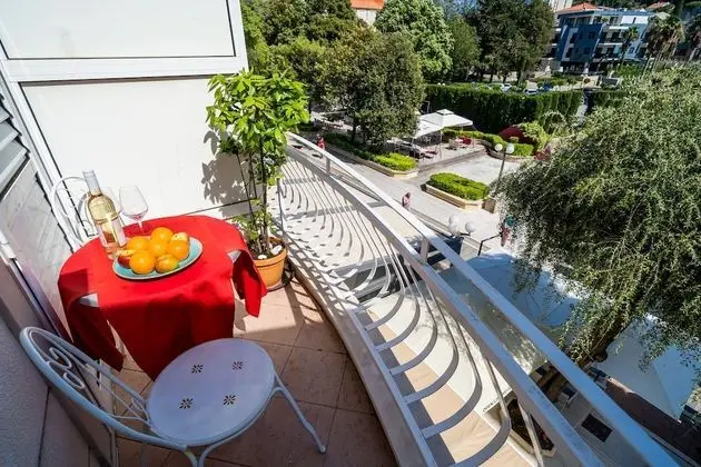 Üç Kişilik Oda, Balkon