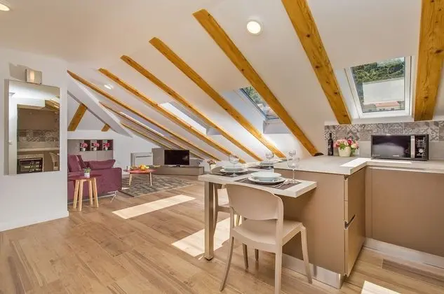 Luxury Apart Daire, Balkon (Attic)