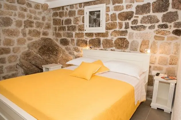 Basic Stüdyo, 1 En Büyük (King) Boy Yatak