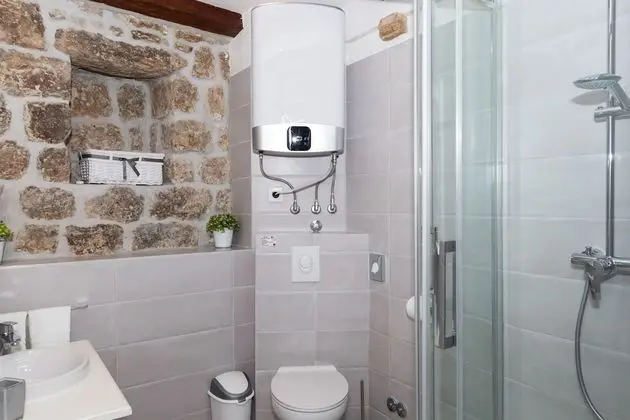 Basic Stüdyo, 1 En Büyük (King) Boy Yatak