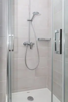 Basic Stüdyo, 1 En Büyük (King) Boy Yatak