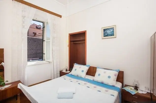 Tek Büyük Yataklı Oda, Ortak Banyo