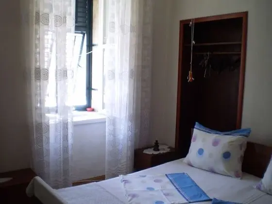 Tek Büyük Yataklı Oda, Ortak Banyo