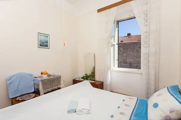 Tek Büyük Yataklı Oda, Ortak Banyo