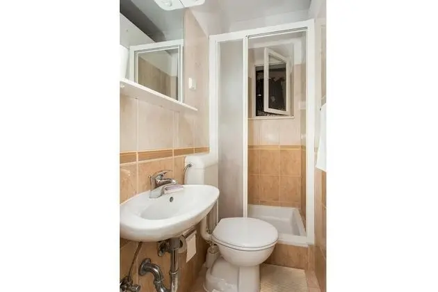 Tek Kişilik Oda, Ortak Banyo