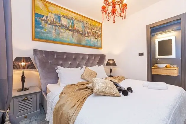 Superior Double Room First Floor (Zamanjina 12)