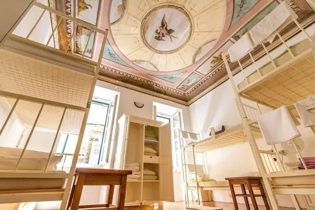 Ortak Ranzalı Oda, Karma Ranzalı Oda, Ortak Banyo (1B)