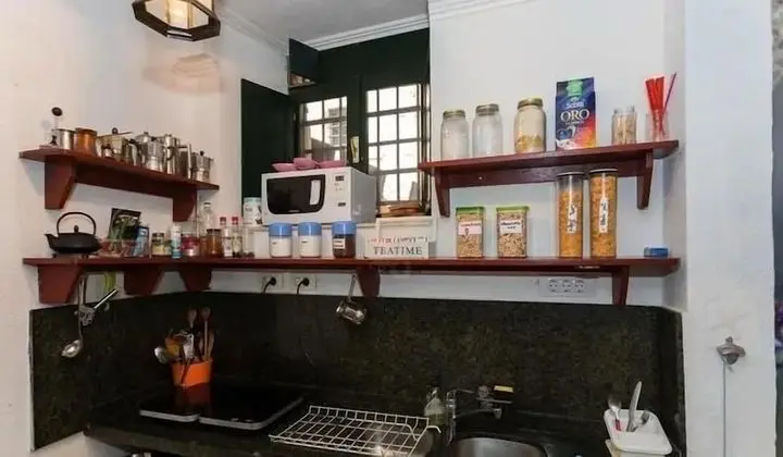 Ortak Ranzalı Oda, Karma Ranzalı Oda, Ortak Banyo (1B)