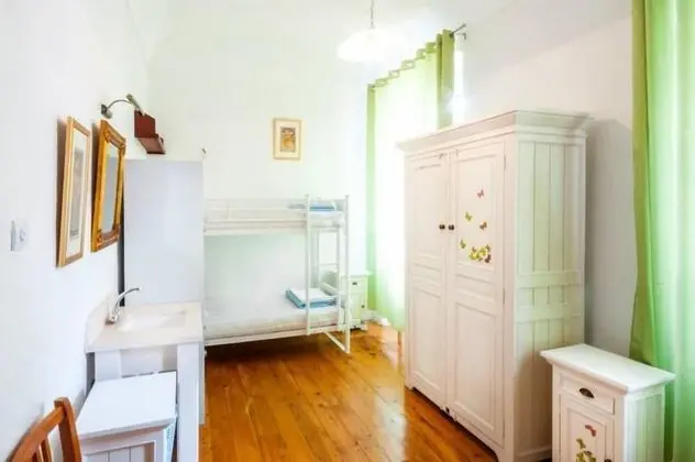 Ortak Ranzalı Oda, Karma Ranzalı Oda, Ortak Banyo (2A)