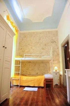 Ortak Ranzalı Oda, Sadece kadınlar için, Ortak Banyo (1A)