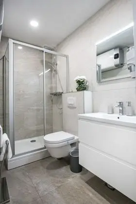 Deluxe Tek Büyük Yataklı Oda (Lower Ground)