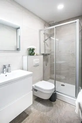 Deluxe Tek Büyük Yataklı Oda (Lower Ground)