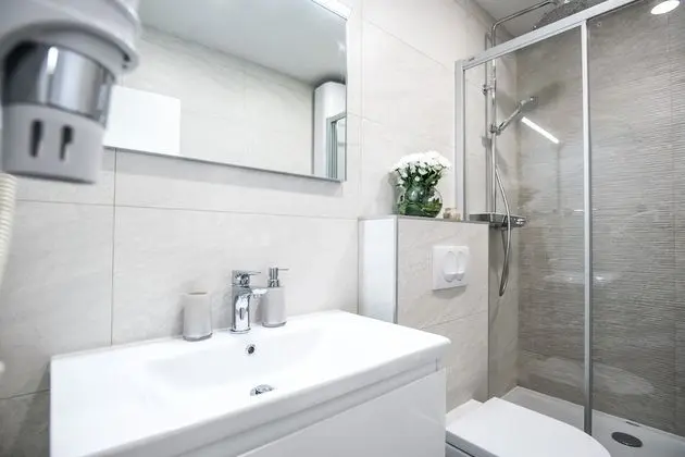 Deluxe Tek Büyük Yataklı Oda (Lower Ground)