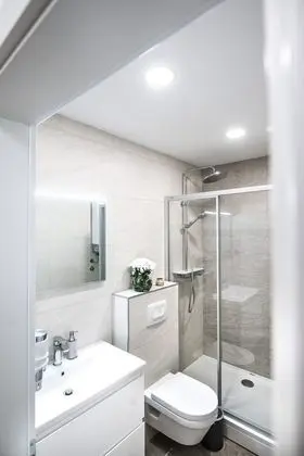 Deluxe Tek Büyük Yataklı Oda (Lower Ground)