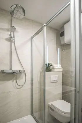 Deluxe Tek Büyük Yataklı Oda (Lower Ground)