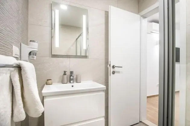 Deluxe Tek Büyük Yataklı Oda (Lower Ground)