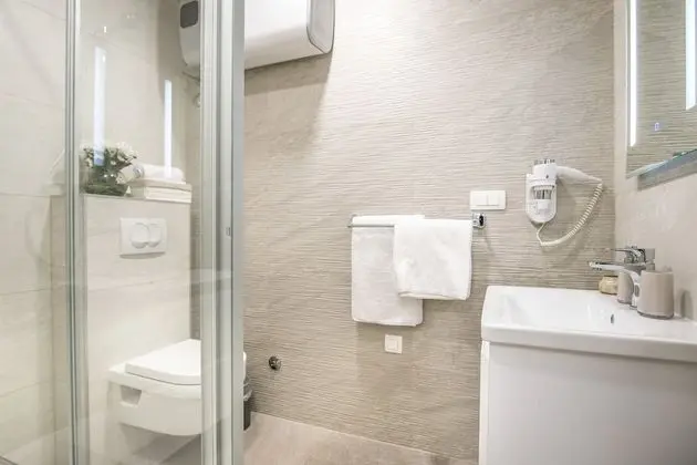 Deluxe Tek Büyük Yataklı Oda (Lower Ground)