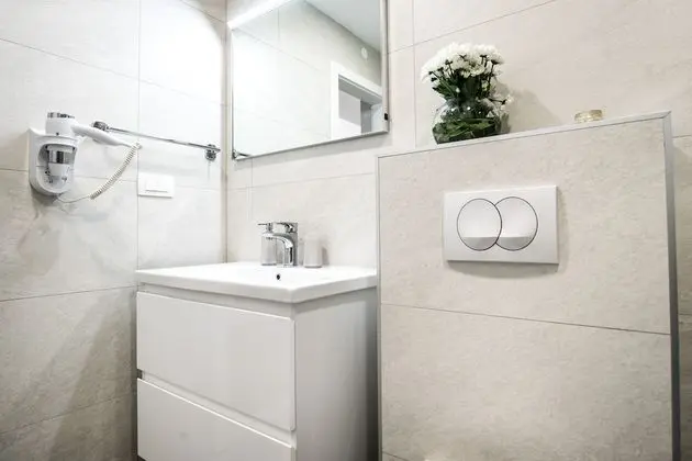 Deluxe Tek Büyük Yataklı Oda (Lower Ground)